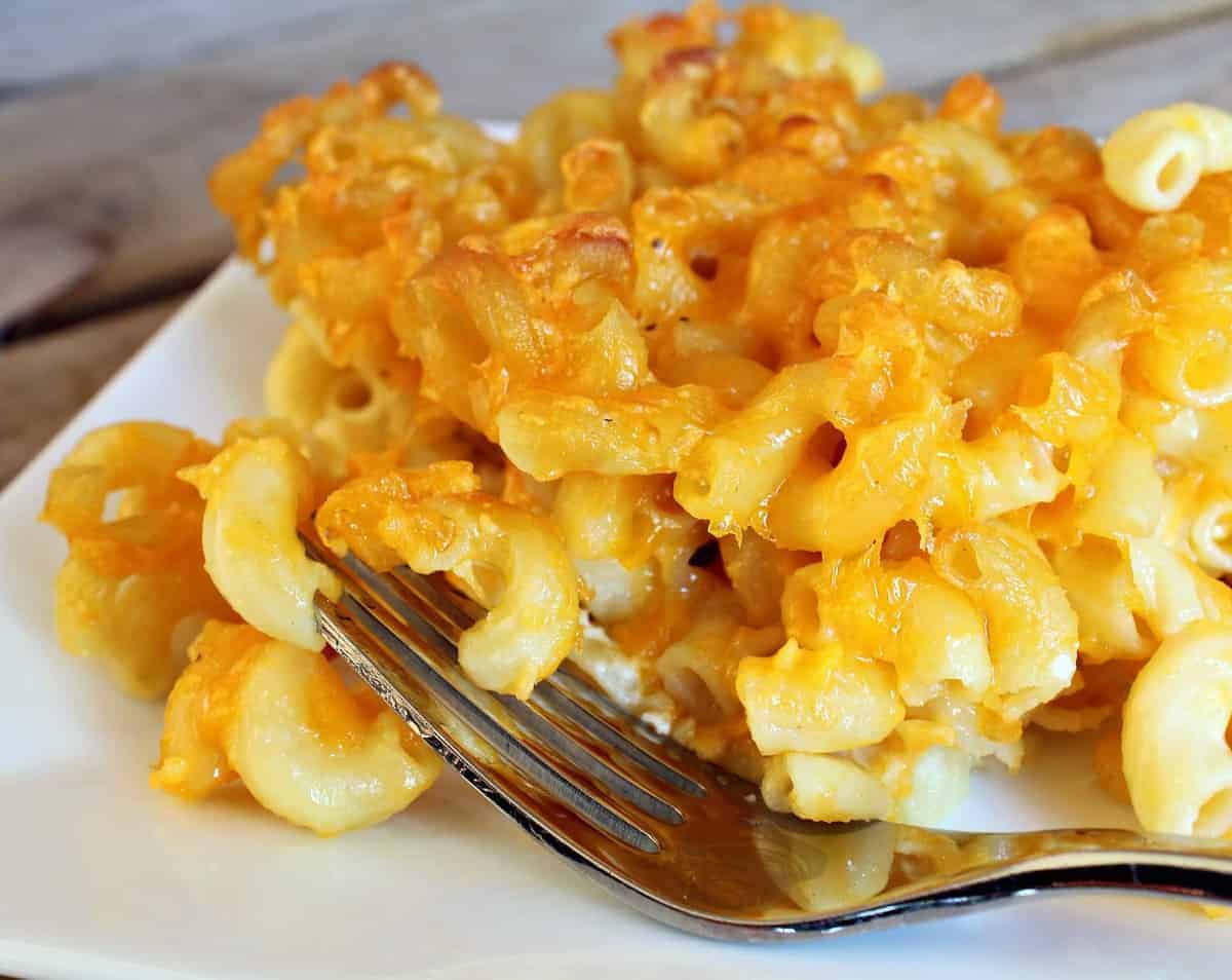 Easiest Ever Baked Macaroni and Cheese (with VIDEO)