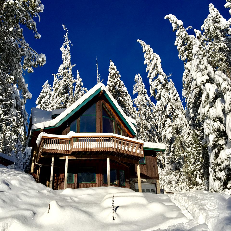 Mountain Rental with Hot Tub near Mt. Baker