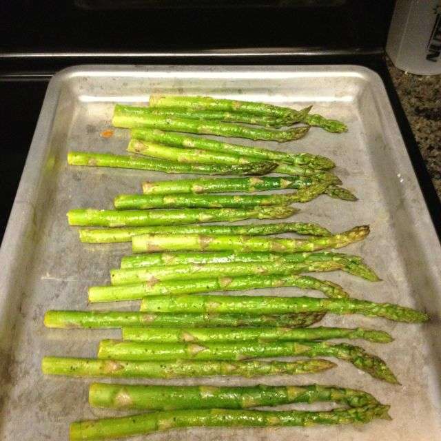 Roasted asparagus, mmmmmm bake for 12 mins at 400. Olive ...