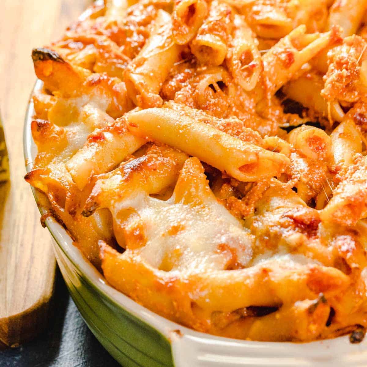 Super hearty and delicious meatless baked ziti with ricotta, mozzarella ...